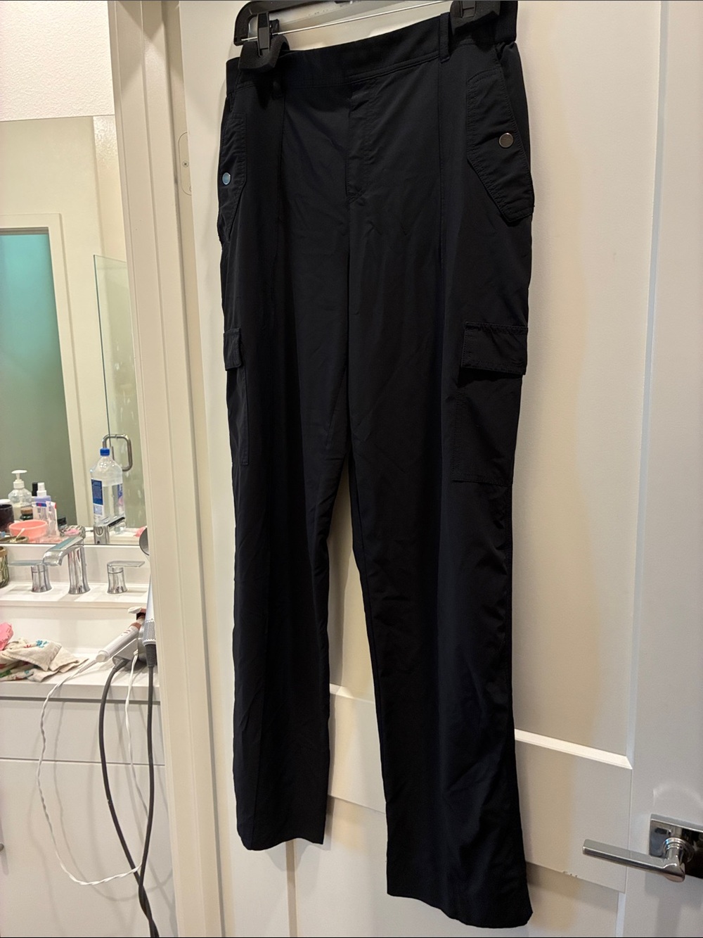 Athleta Vienna Cargo Pants Black 14 Tall Featherweight Travel 31.5”